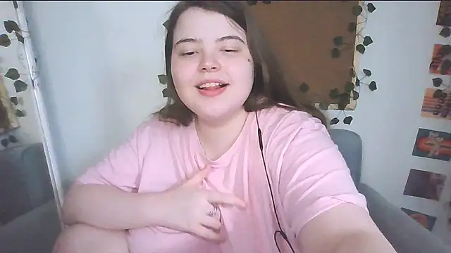 Snapshot of brattyprincessemma chatting on 09/14/25, 01:33 brattyprincessemma online show from 09/14/25, 01:33