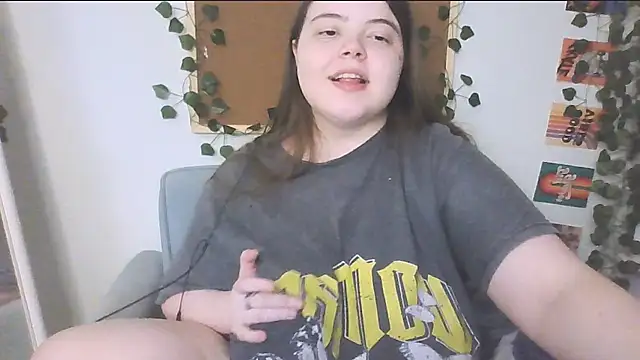 Snapshot of brattyprincessemma chatting on 10/10/25, 06:09 brattyprincessemma online show from 10/10/25, 06:09