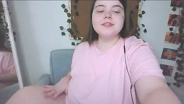 Snapshot of brattyprincessemma chatting on 09/24/25, 03:29 brattyprincessemma online show from 09/24/25, 03:29
