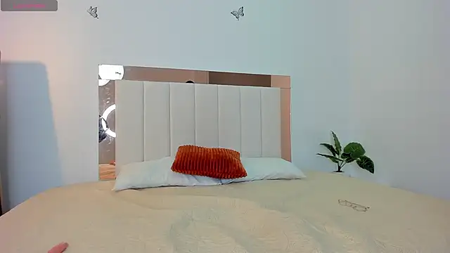 Doll Isa  online show from 01/14/26, 06:33