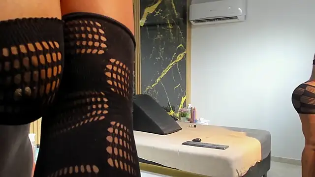 AdrianaVegga online show from 09/19/25, 07:29