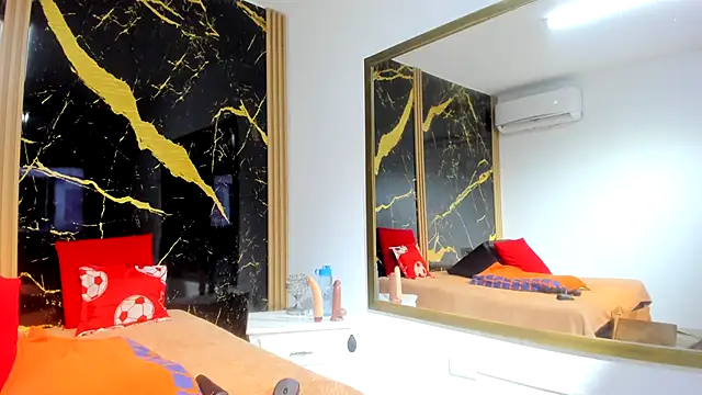 AdrianaVegga online show from 11/29/25, 03:39