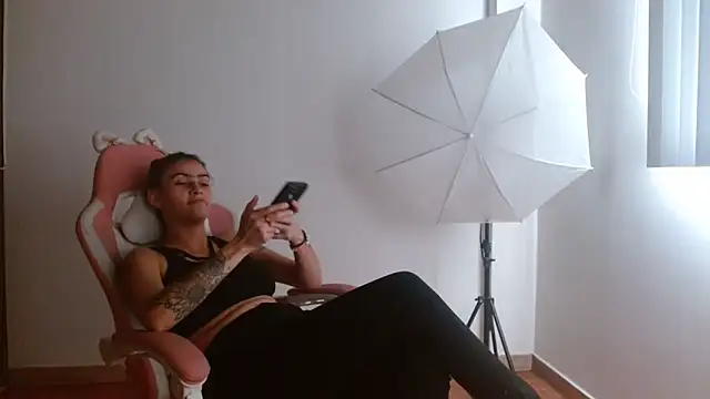 Crystal Star  online show from 12/13/25, 08:04