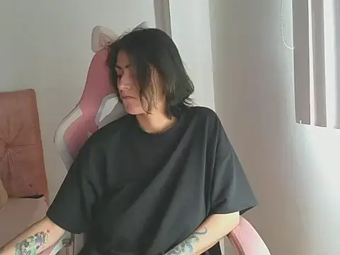 Crystal Star  online show from 11/21/25, 03:44