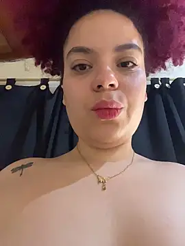 Snapshot of Enyagleam_ chatting on 11/13/25, 04:38 Enyagleam online show from 11/13/25, 04:38