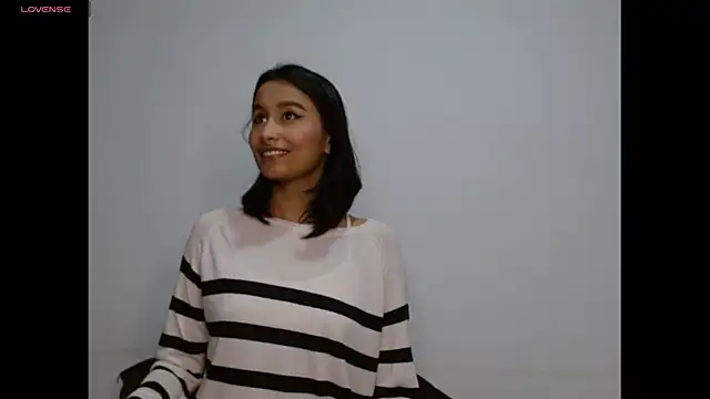 Gia Lee online show from 11/08/25, 03:21