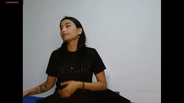 Gia Lee online show from 11/19/25, 02:22