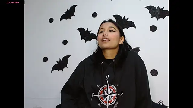 Gia Lee online show from 10/25/25, 03:17