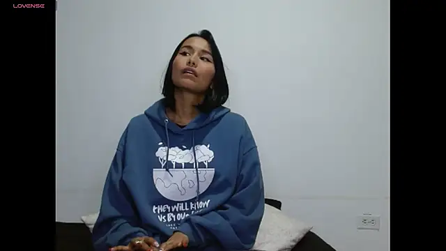 Gia Lee online show from 12/18/25, 04:06