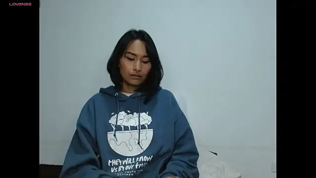 Gia Lee online show from 12/17/25, 03:22