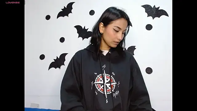 Gia Lee online show from 10/28/25, 03:07