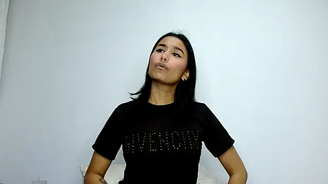 Gia Lee online show from 10/03/25, 03:09