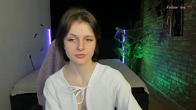 Shine Vivi online show from 11/12/25, 03:16