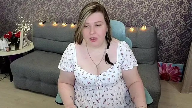 Snapshot of Lillit__ chatting on 10/17/25, 08:32 Lillit online show from 10/17/25, 08:32