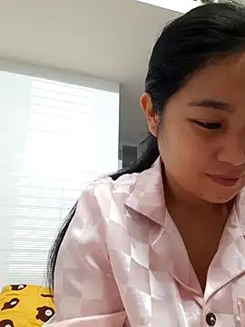 Minn-cute online show from 10/10/25, 04:46