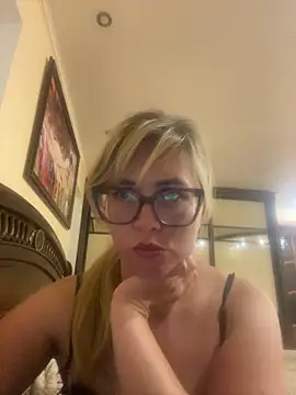 Crystal00Girl online show from 09/17/25, 09:17