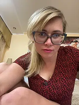 Crystal00Girl online show from 09/08/25, 09:58