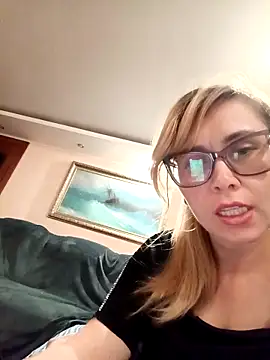 Crystal00Girl online show from 10/13/25, 08:54