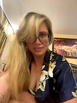 Crystal00Girl online show from 10/19/25, 08:00