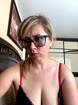 Crystal00Girl online show from 09/13/25, 08:47