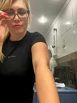 Crystal00Girl online show from 10/26/25, 03:56