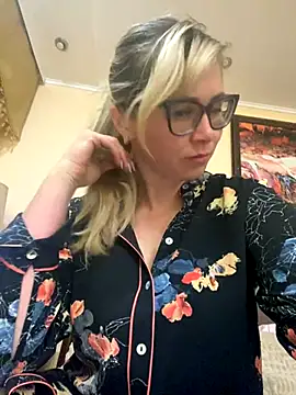 Crystal00Girl online show from 09/29/25, 08:36