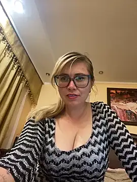 Crystal00Girl online show from 09/30/25, 08:59