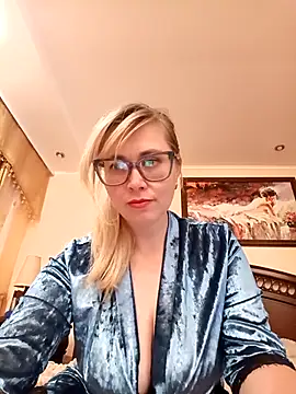 Crystal00Girl online show from 10/16/25, 09:12