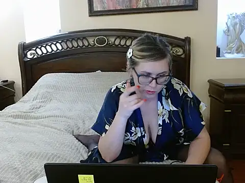 Crystal00Girl online show from 11/14/25, 07:39