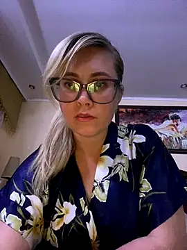 Crystal00Girl online show from 10/14/25, 07:36