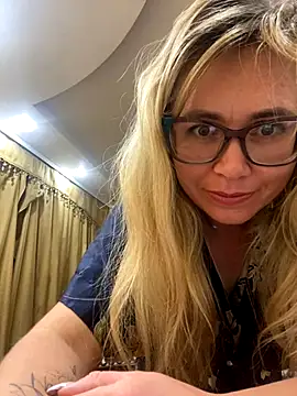 Crystal00Girl online show from 10/09/25, 12:22