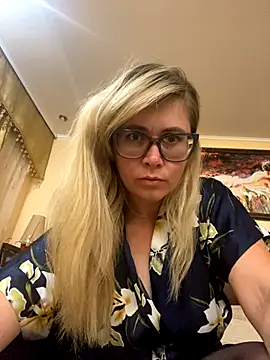 Crystal00Girl online show from 09/09/25, 09:24