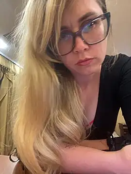 Crystal00Girl online show from 10/17/25, 07:48