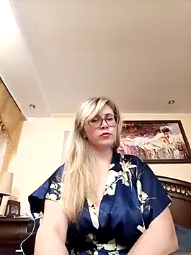 Crystal00Girl online show from 10/23/25, 07:56