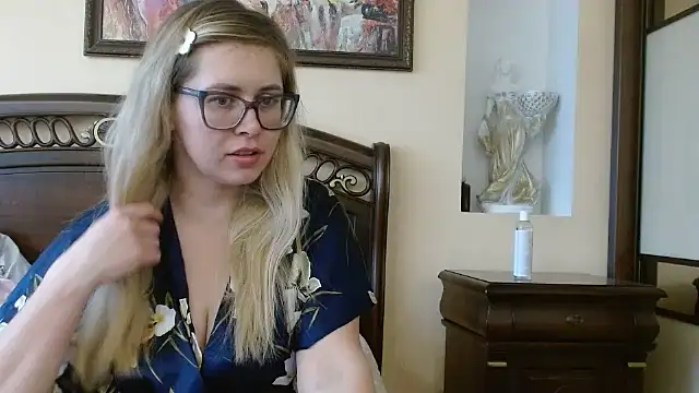 Crystal00Girl online show from 11/09/25, 09:57