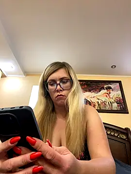 Crystal00Girl online show from 10/29/25, 08:52