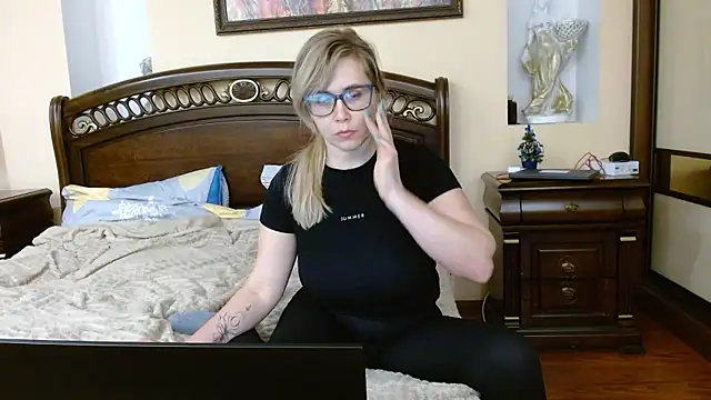 Crystal00Girl online show from 01/05/26, 08:34