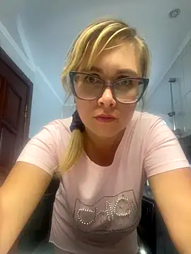 Crystal00Girl online show from 09/19/25, 11:47