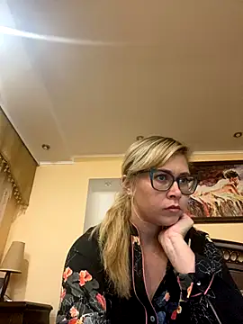 Crystal00Girl online show from 09/20/25, 08:25