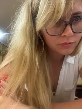 Crystal00Girl online show from 10/12/25, 09:05