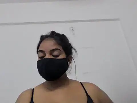 Little toy girl online show from 10/05/25, 08:43