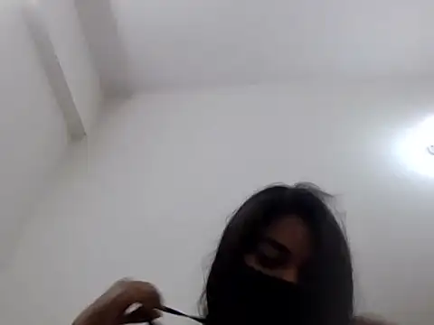 Snapshot of Little_toy_girl chatting on 10/26/25, 10:54 Little toy girl online show from 10/26/25, 10:54