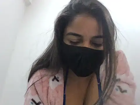 Snapshot of Little_toy_girl chatting on 11/16/25, 06:34 Little toy girl online show from 11/16/25, 06:34