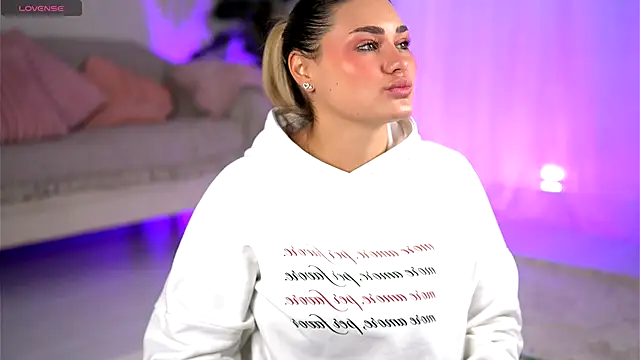 Snapshot of KayaAzur chatting on 12/04/25, 06:01 KayaAzur online show from 12/04/25, 06:01