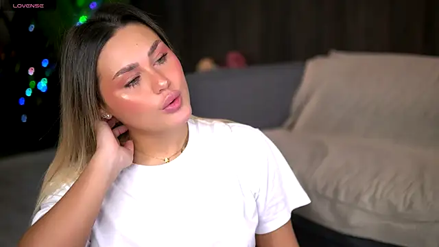 Snapshot of KayaAzur chatting on 11/28/25, 06:02 KayaAzur online show from 11/28/25, 06:02