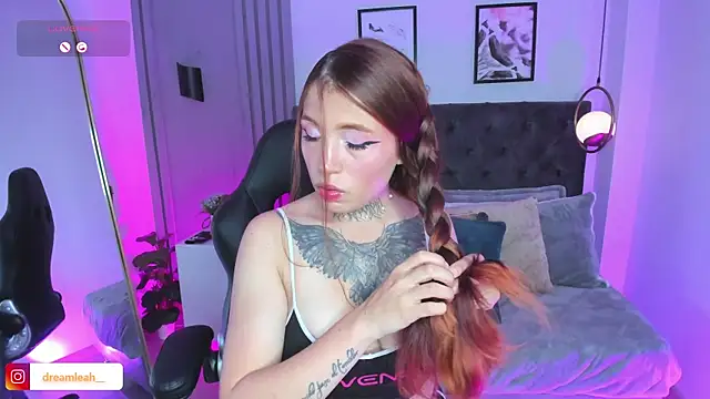 Snapshot of dreamleah_ chatting on 11/06/25, 05:11 dreamleah online show from 11/06/25, 05:11