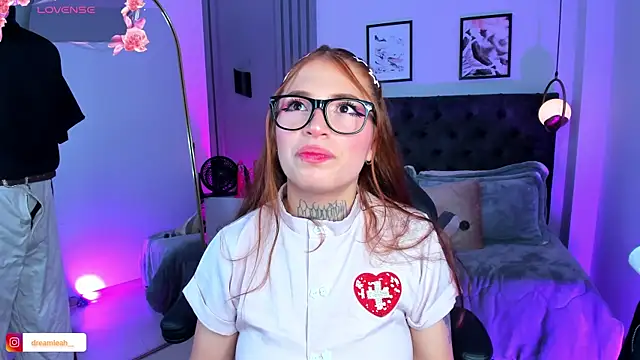 Snapshot of dreamleah_ chatting on 12/19/25, 06:27 dreamleah online show from 12/19/25, 06:27