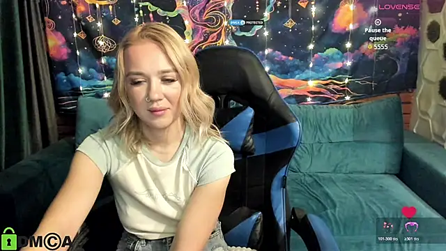 CrystalGirl99 online show from 02/02/26, 08:46