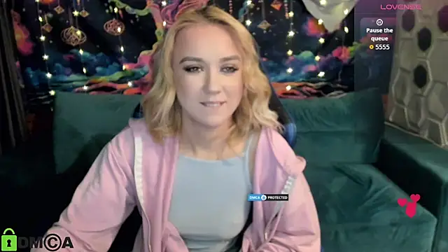 CrystalGirl99 online show from 12/21/25, 08:38