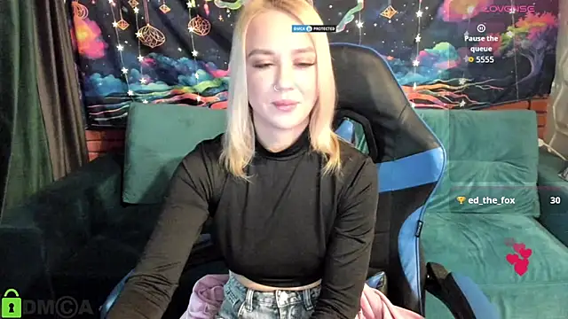 CrystalGirl99 online show from 04/10/26, 07:15